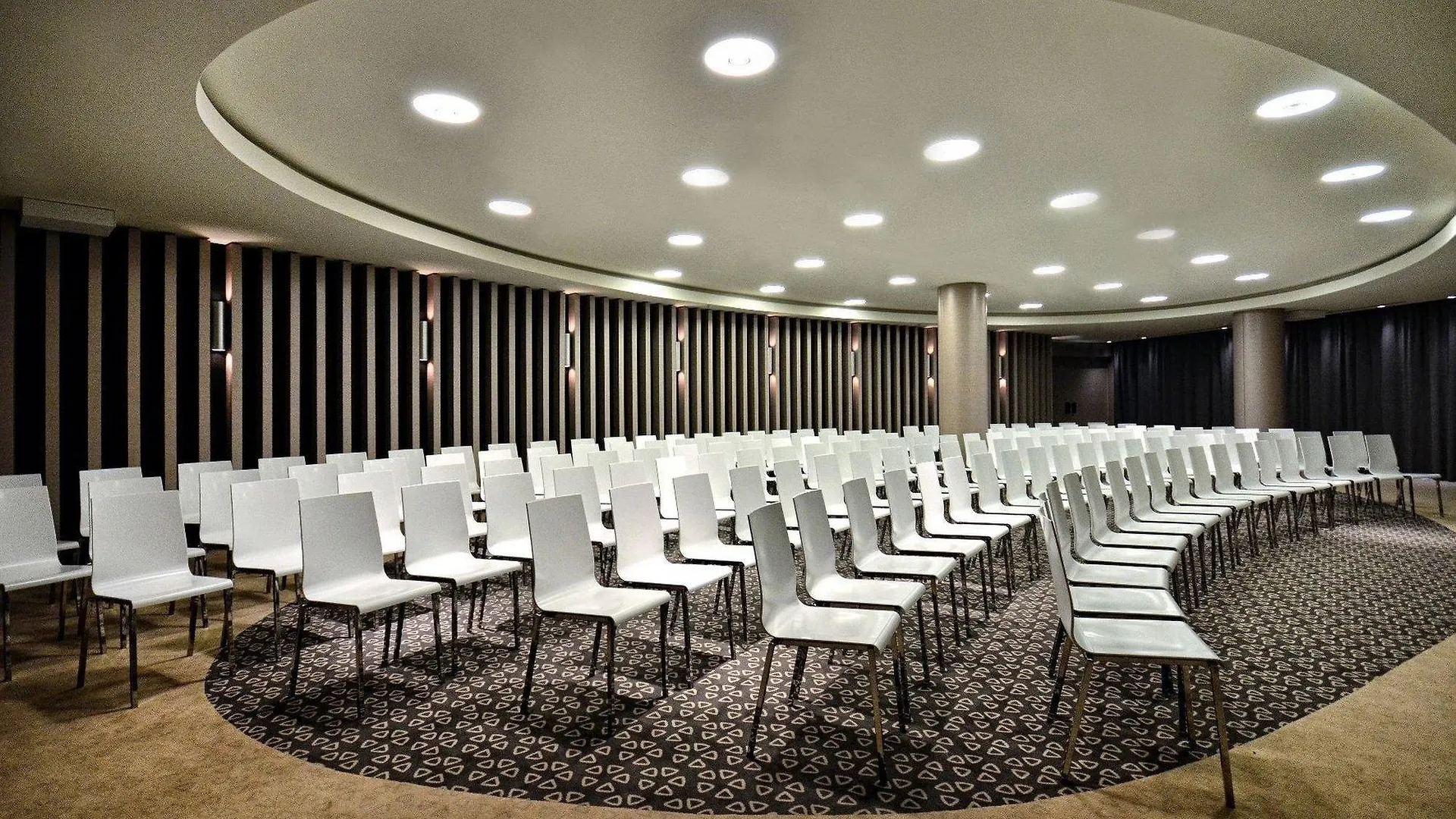 ורשה Sound Garden Hotel Airport