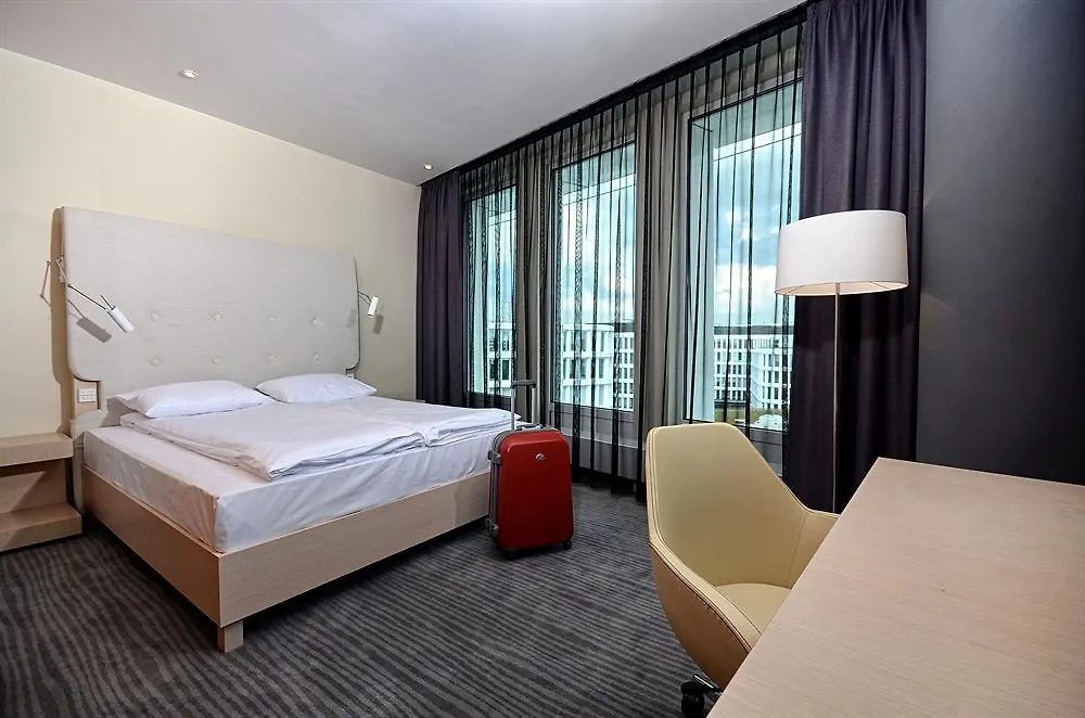 ורשה Sound Garden Hotel Airport